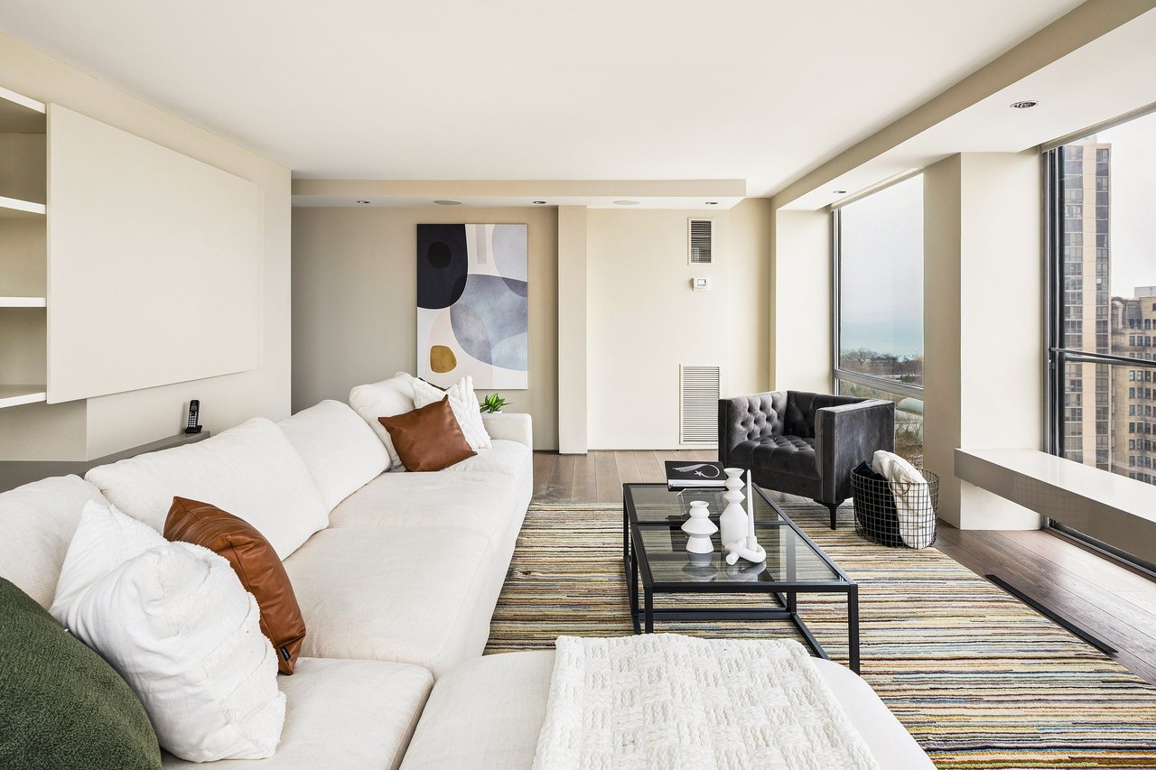 345 W Fullerton Parkway Unit: 1801