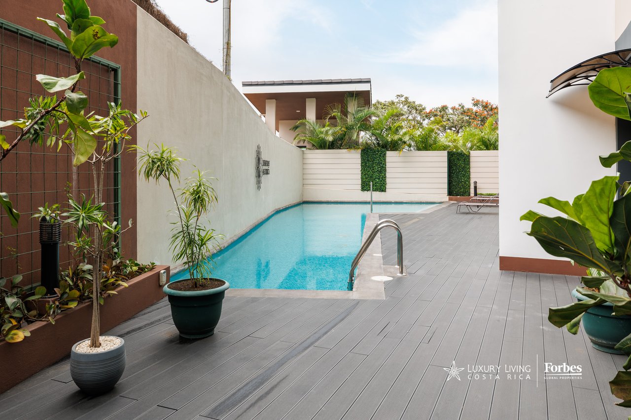 21469 - Contemporary penthouse for sale, spacious rooms and terraces