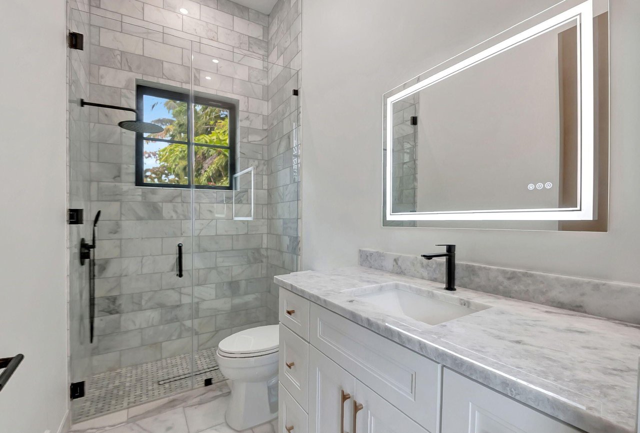 17 NW 16th St