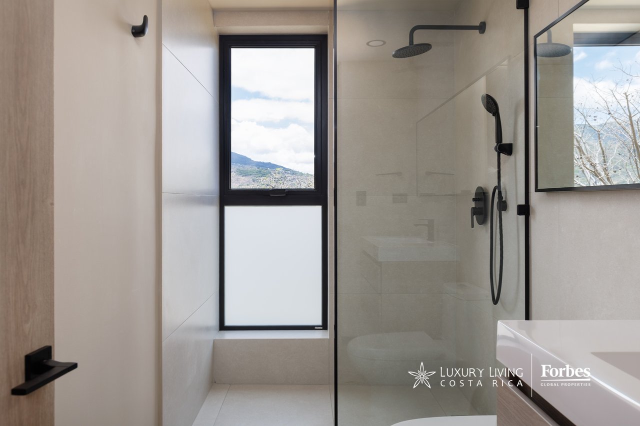 20995 – One bedroom duplex apartment with a balcony and storage room in Alto de las Palomas