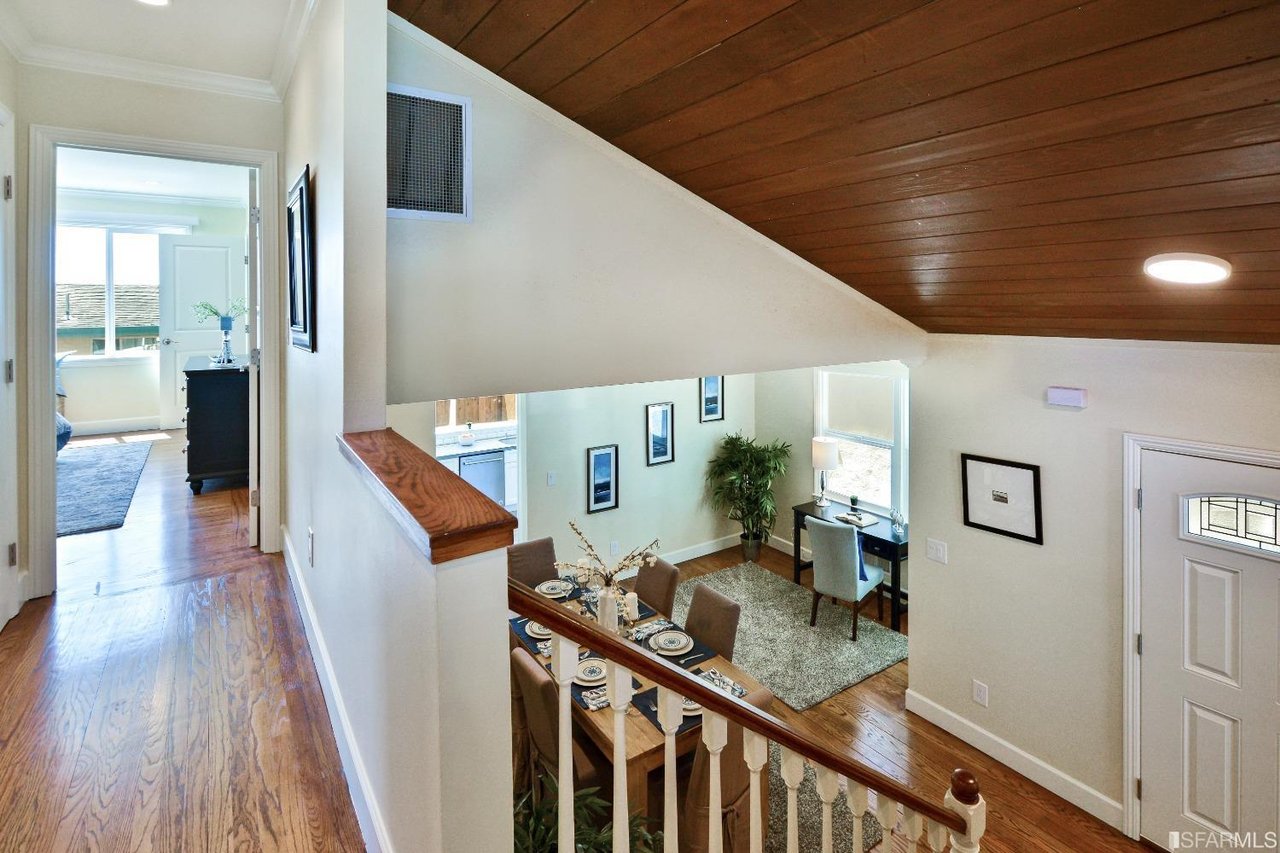 180 Robinhood Dr
