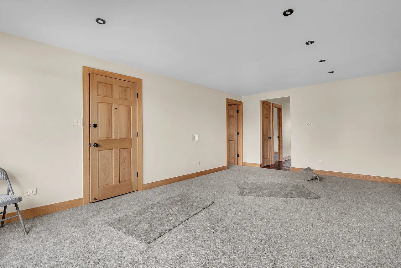 6048 W 79th Street, Burbank, IL