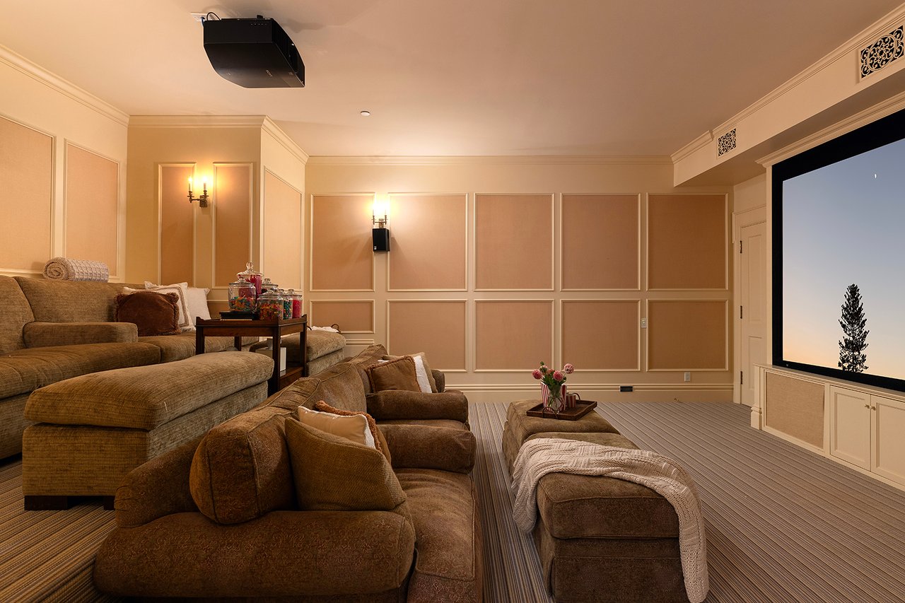 2041 Mandeville Canyon Road