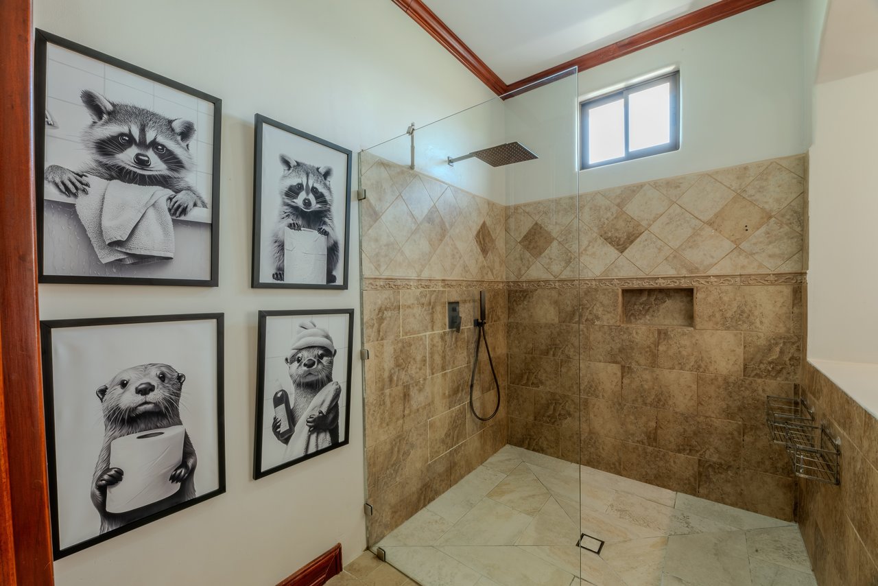 Luxury Home with Pool, Bar Area & Resort-Level Amenities | 5br, 4ba in Perez Zeledon 