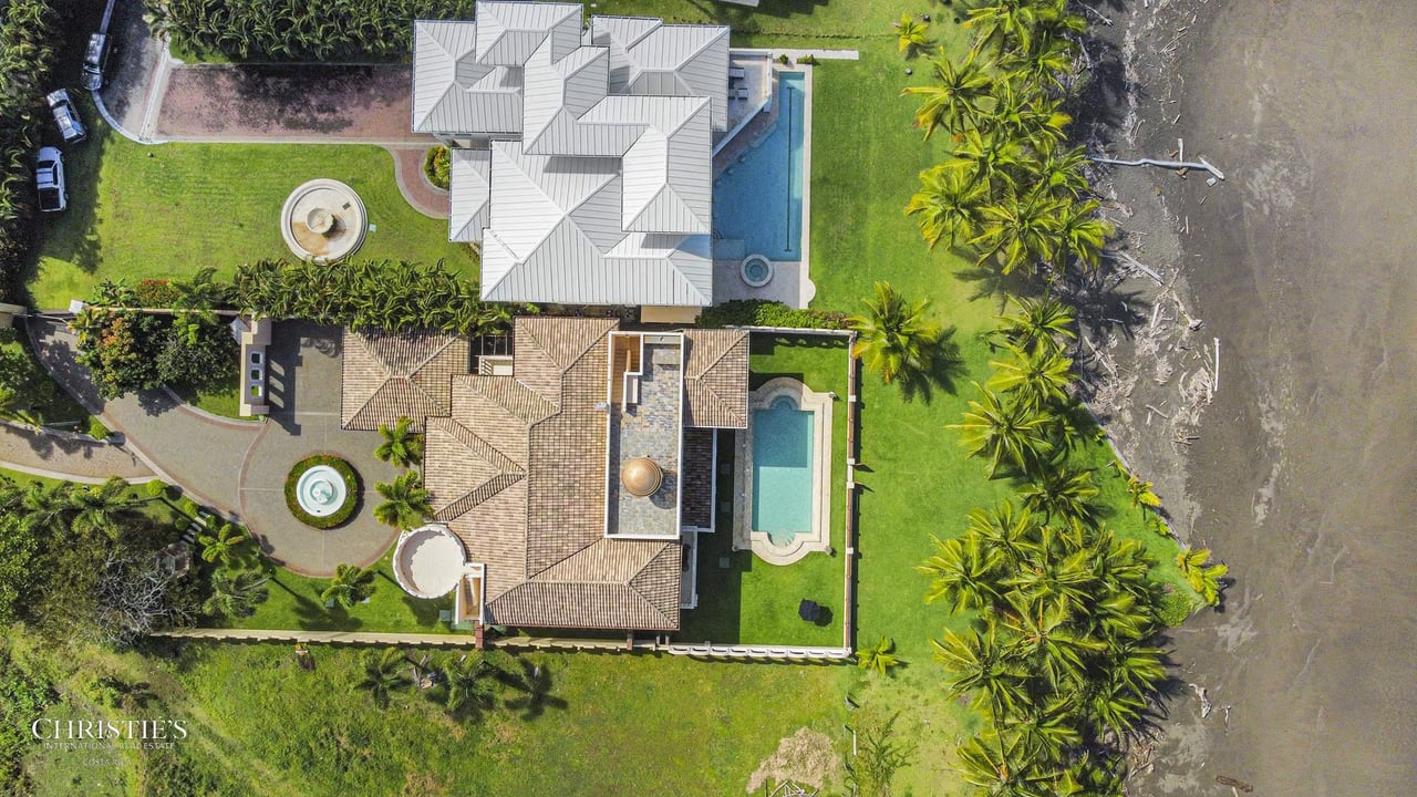 Hermosa Villa Beachfront Estate