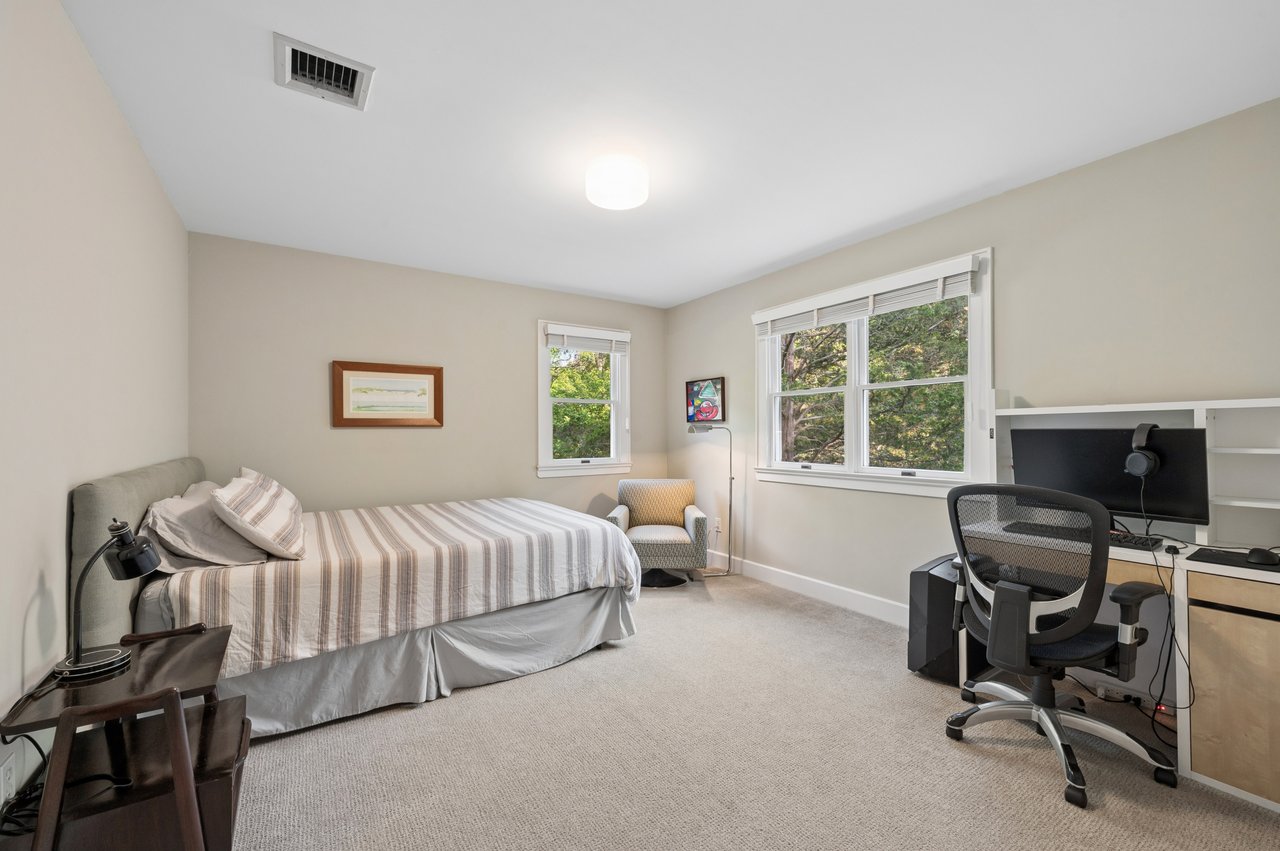 10 Oak Drive