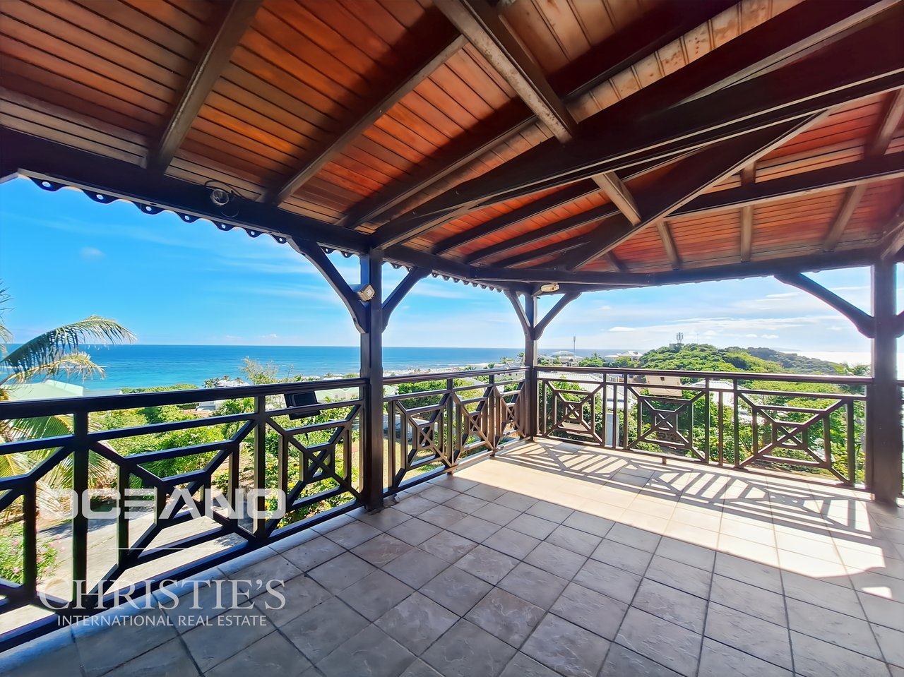 Exceptional Villa – Panoramic Ocean View (Oyster Pond)