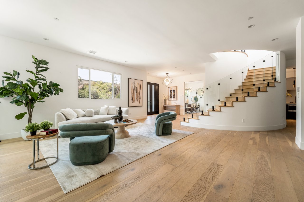 350 Mount Carmel Dr, Glendale 