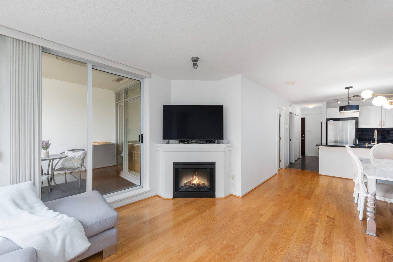 206-2133 Douglas Rd