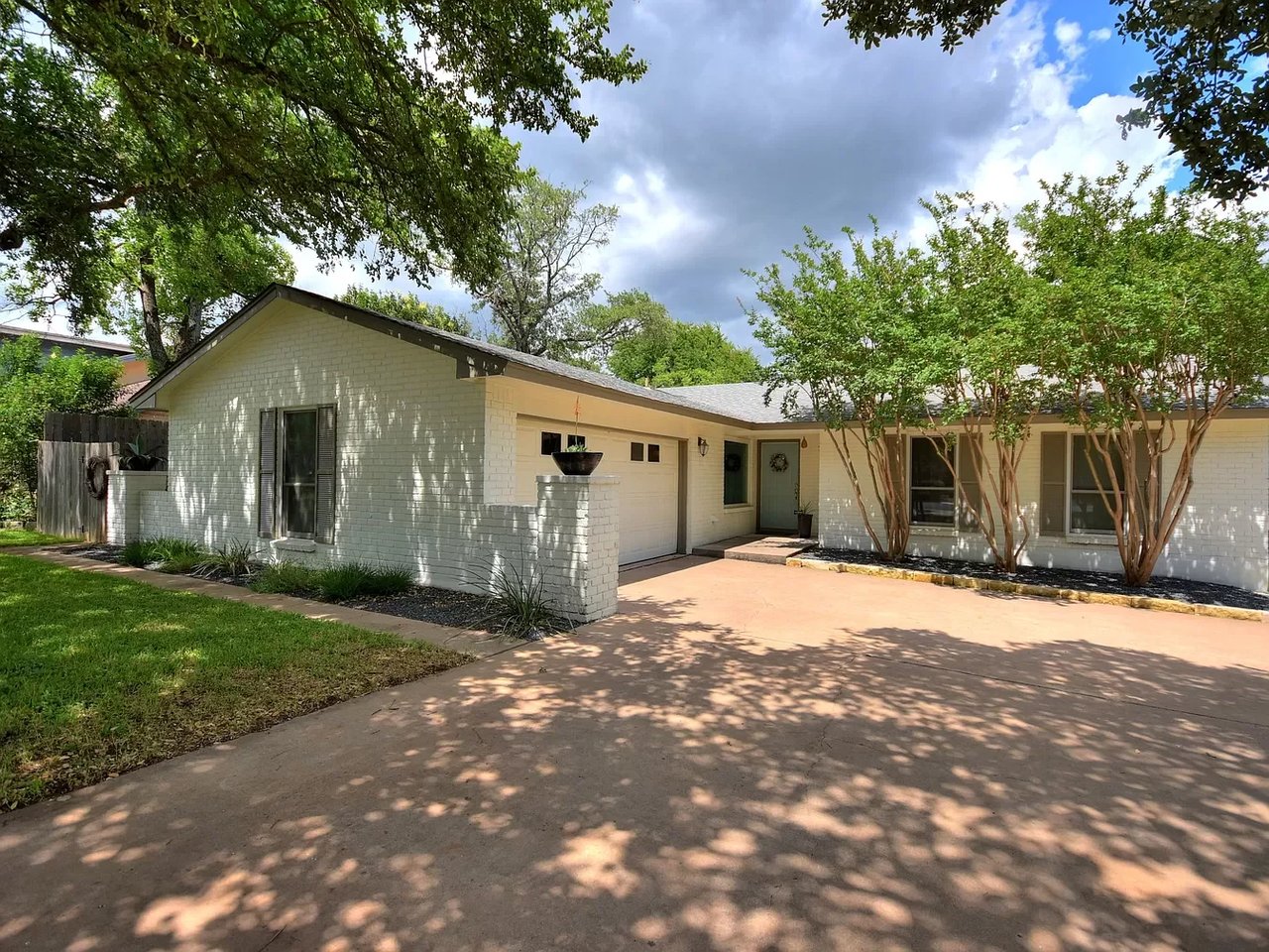 106 Deepwood Dr