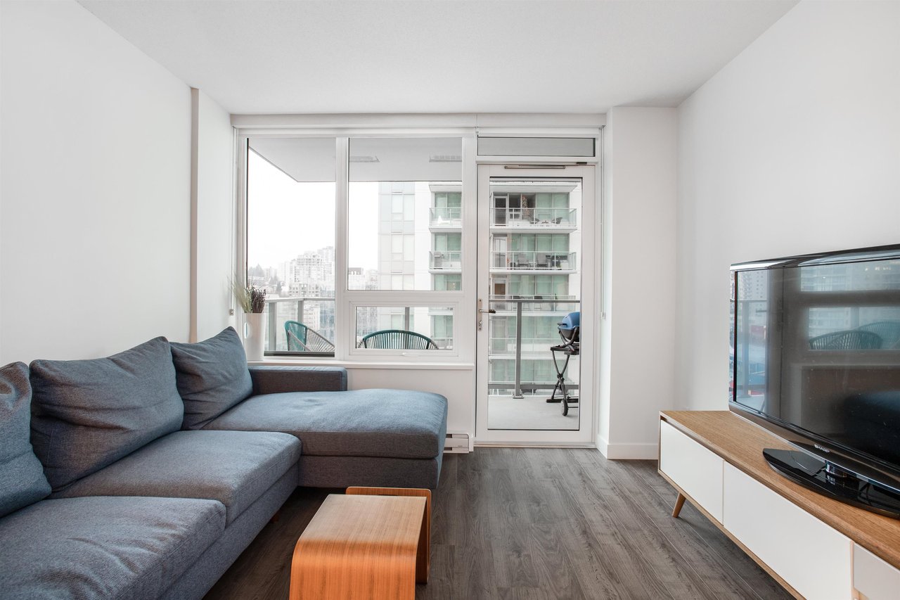 1705-988 Quayside Dr