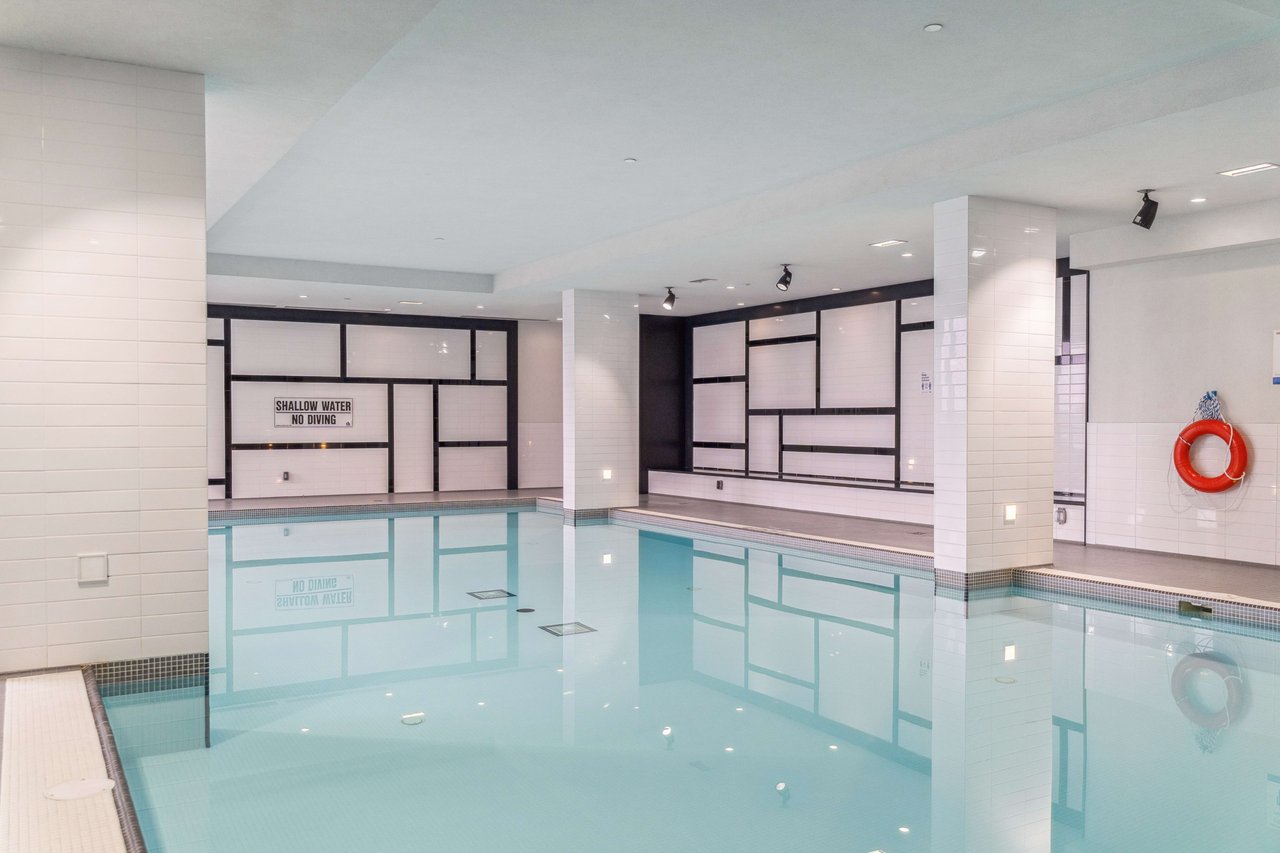 Bright & Spacious Condo In The Heart Of Downtown Mississauga