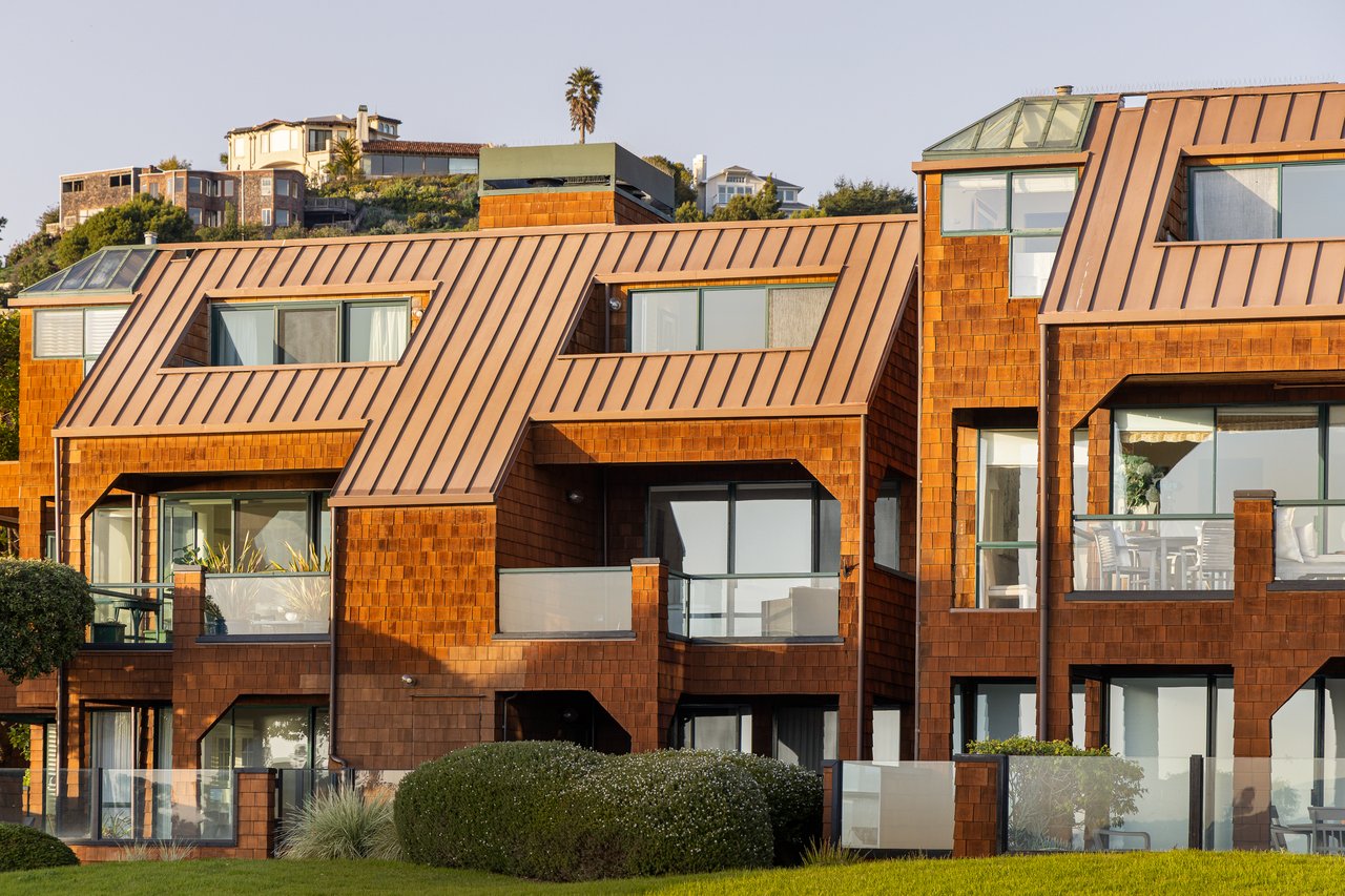 Luxury Condo with Sweeping Bay Views