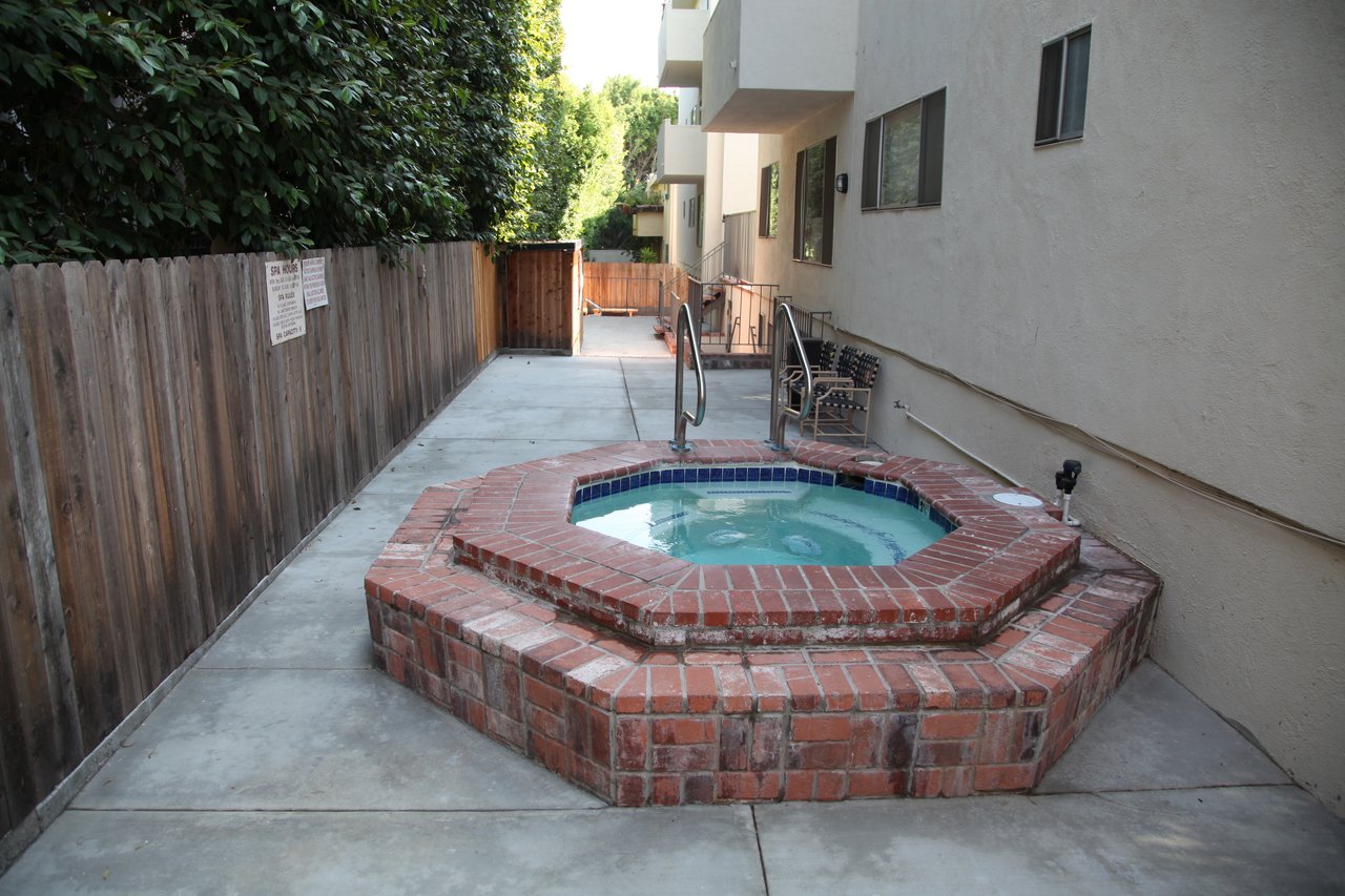 700 Westmount Dr #105