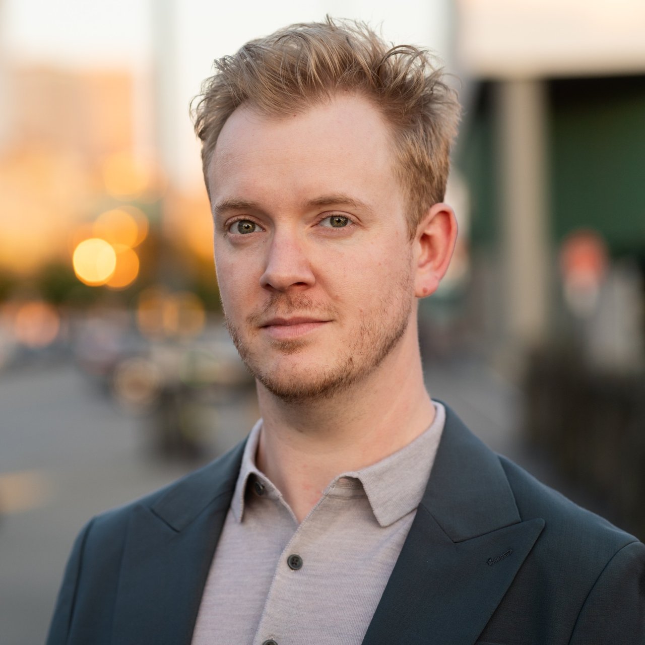 Robert Macdonald Seattle Real Estate Agent Headshot