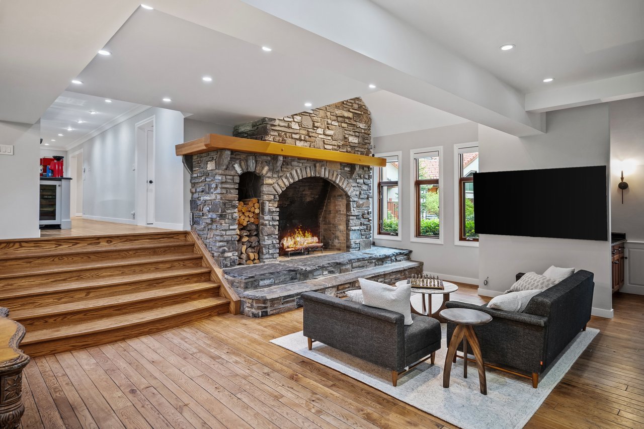 Private Mountain Retreat on Nearly Half an Acre