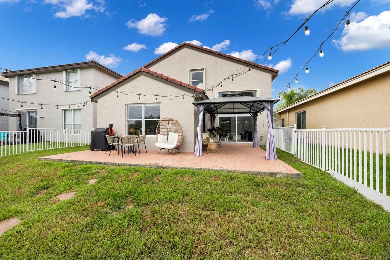 Lakefront Living in Silver Lakes
