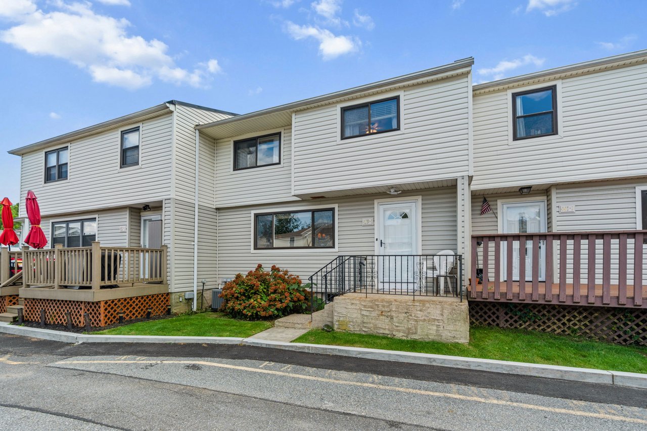 439 Willow Road E Unit 1, Westerleigh, SI | Beautiful Move - In - Ready Condo