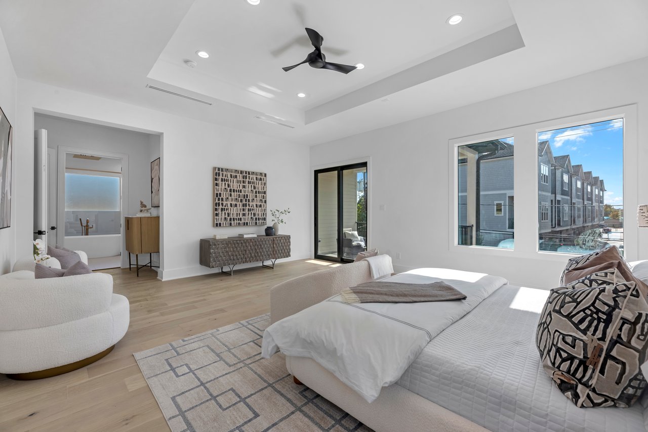 963 West 41st Street