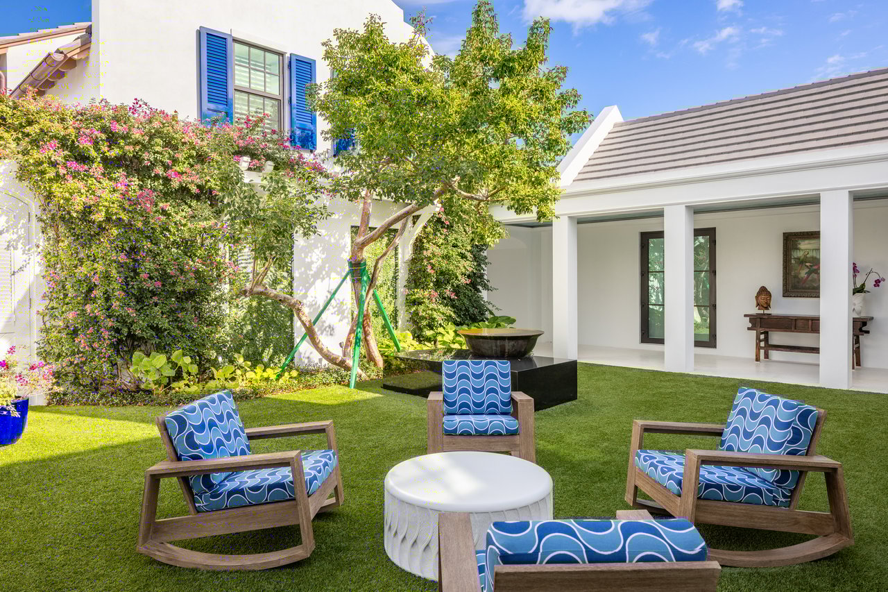 Dutch Colonial Direct Waterfront