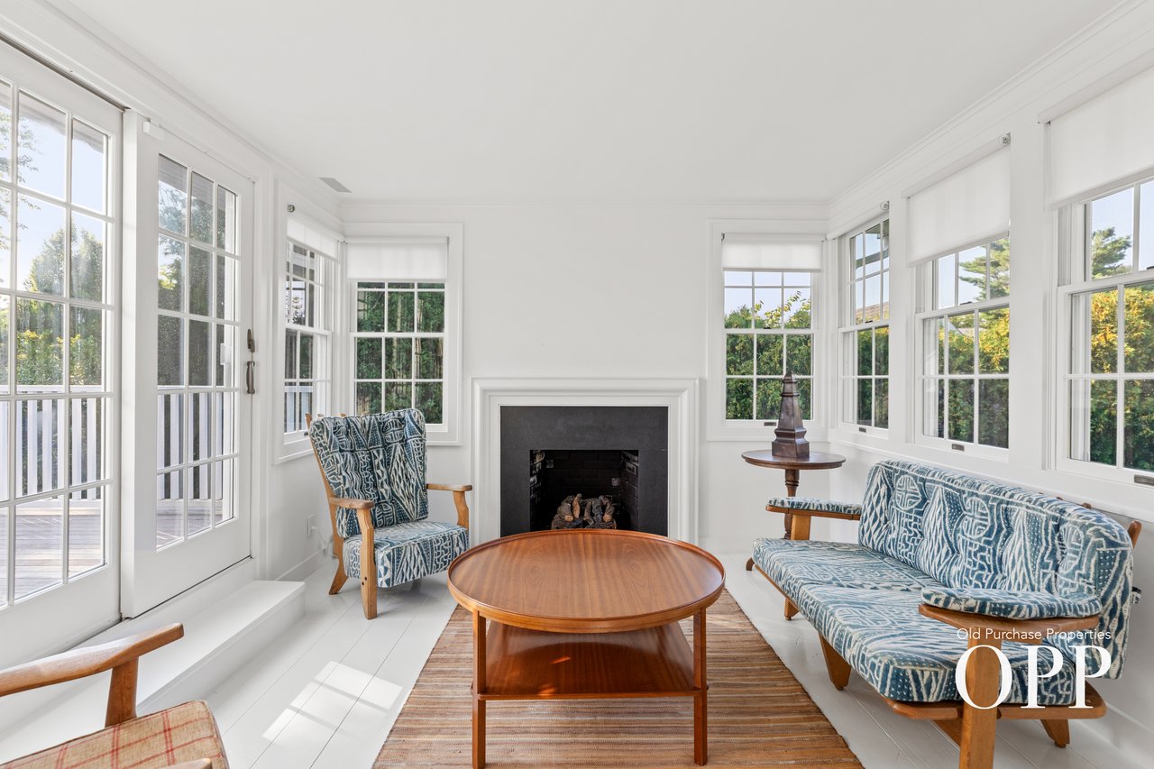 A REFINED BELLPORT RETREAT