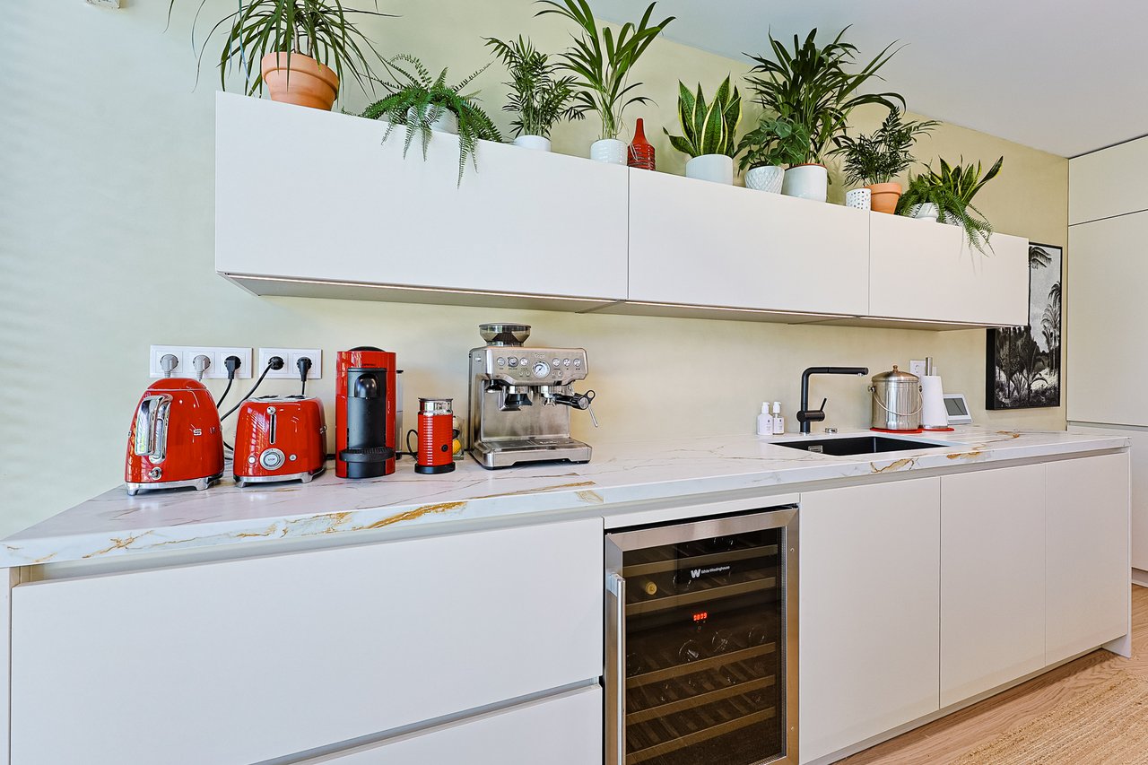 “The Green Villa” – Elegant Luxury Villa with Pool in Carnaxide, Oeiras