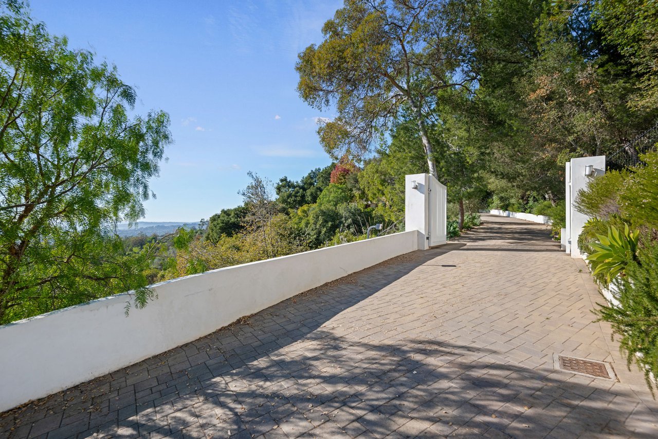2330 Bella Vista Drive