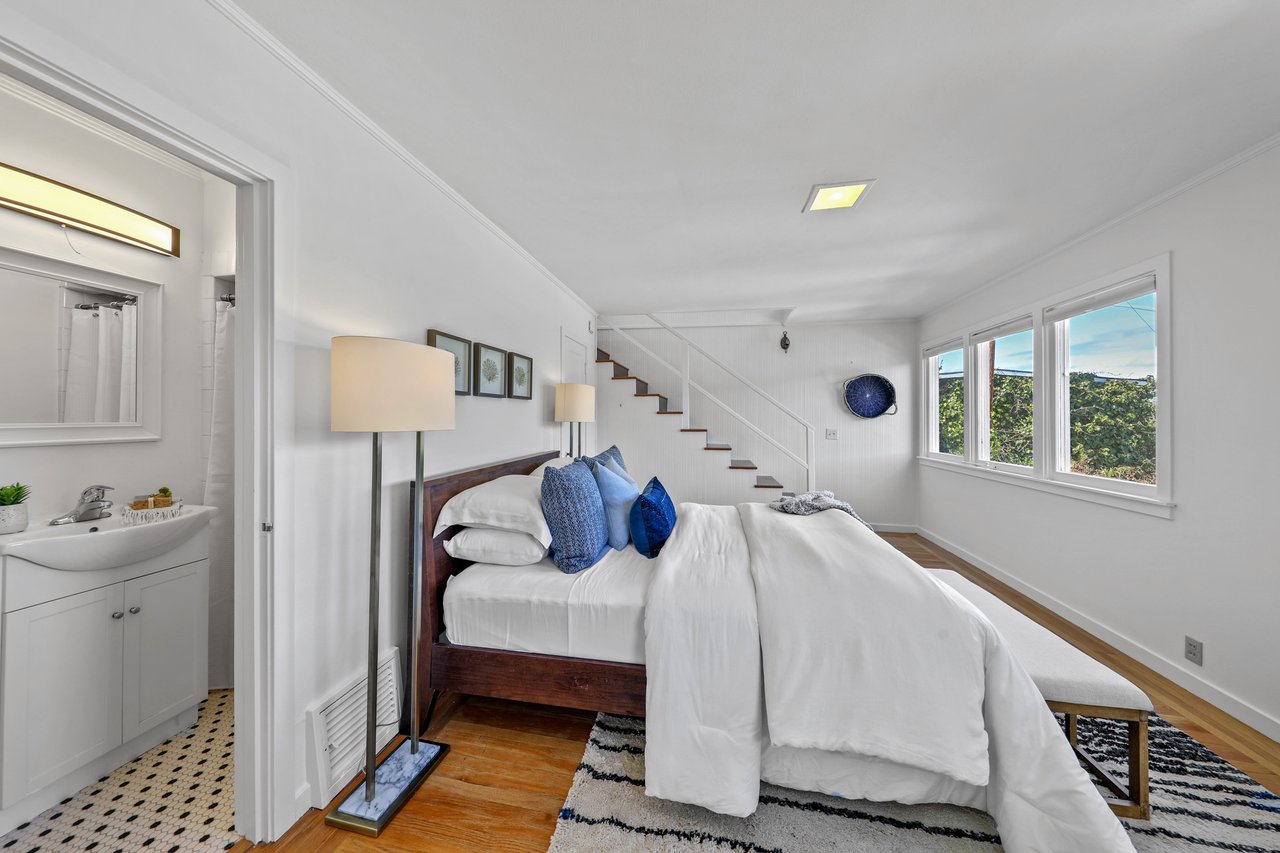Charming Corinthian Island Cottage