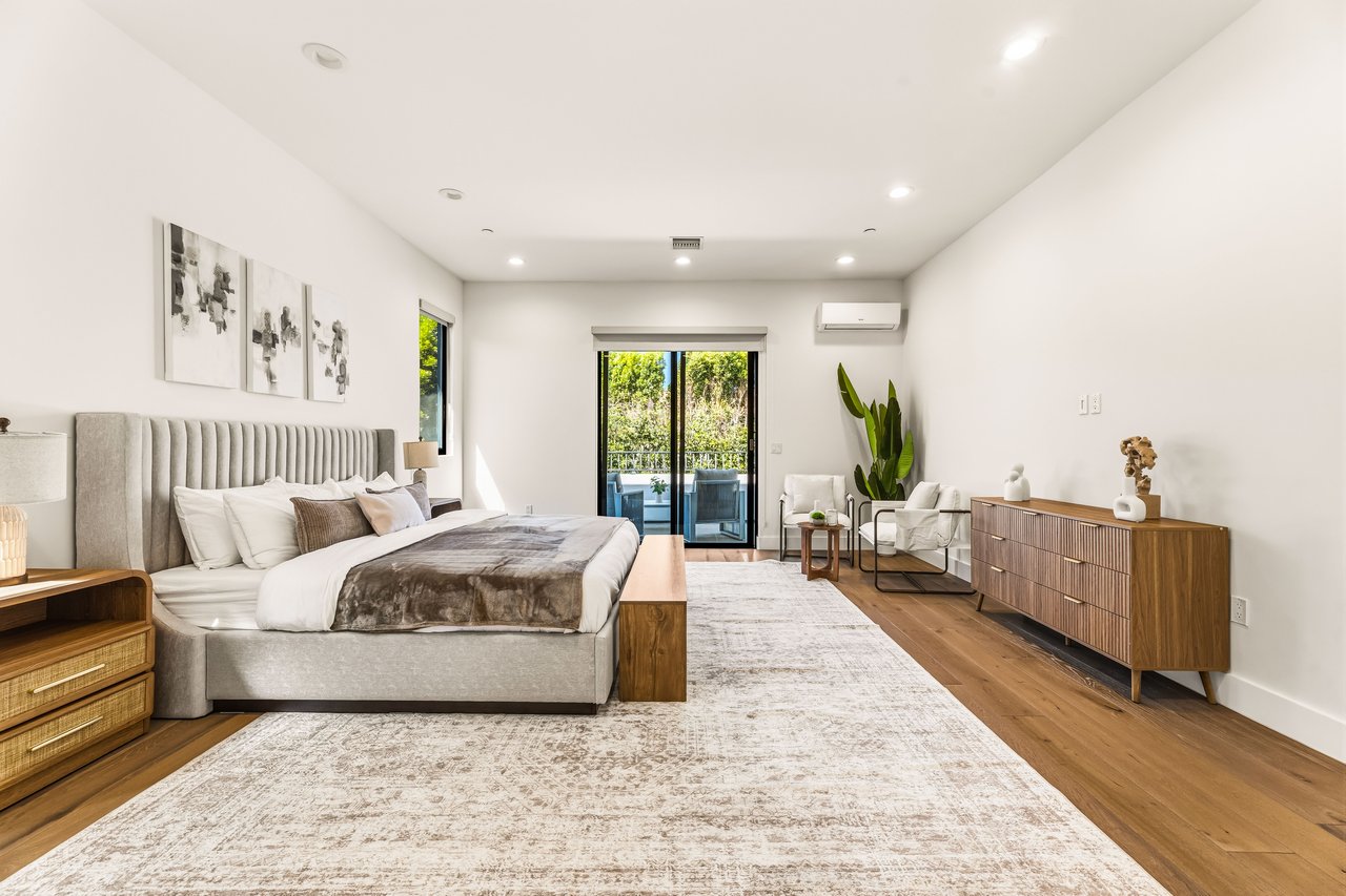 Hesperia Ave, 91316