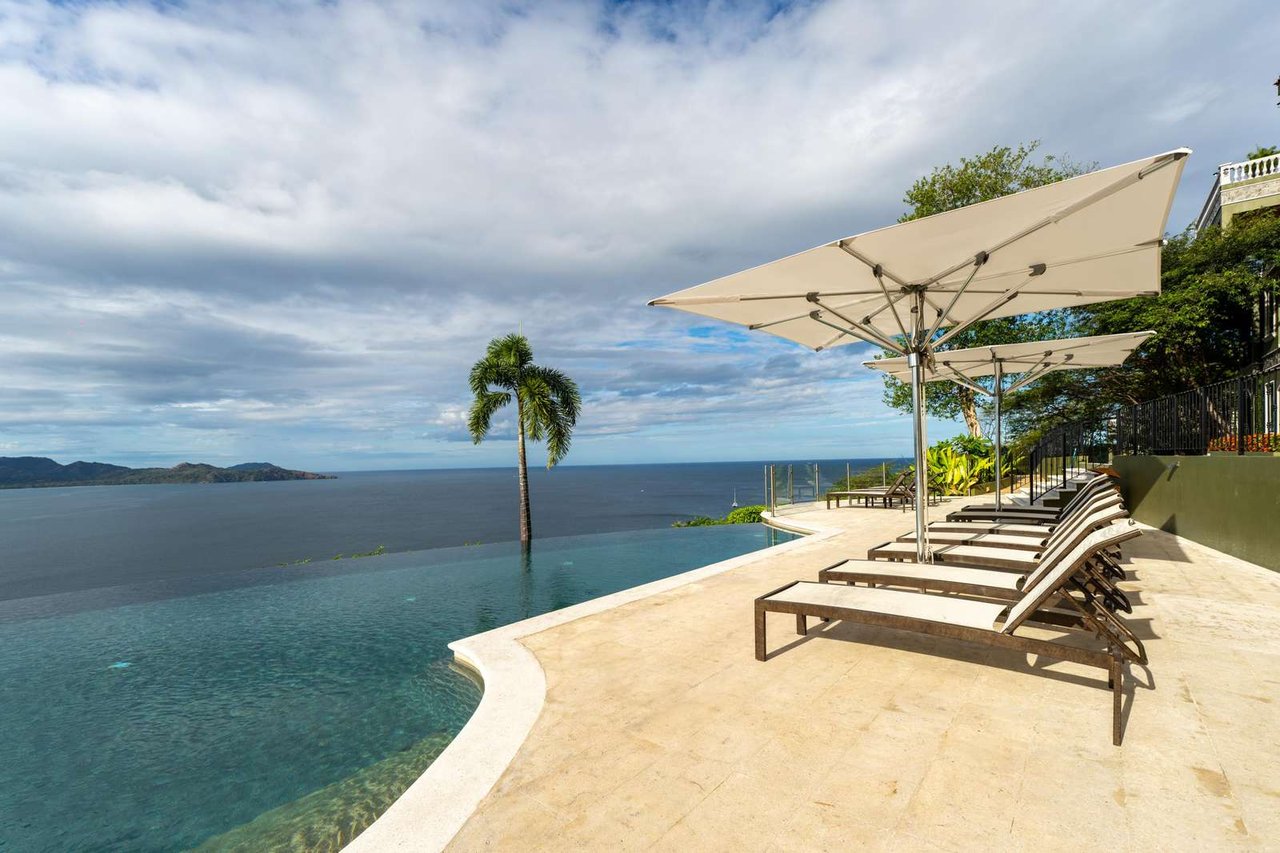 360 Splendor del Pacifico #305 | Oceanview Perfection – Just Steps from the Infinity Pool