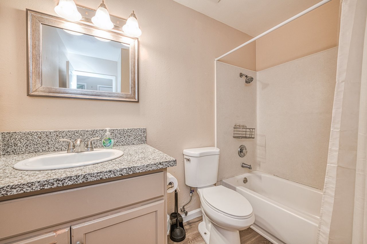 2247 W Dakota Avenue #116, Fresno