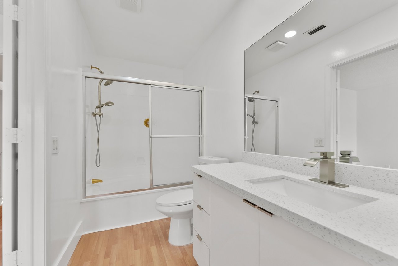 1194 Hillsboro Mile, Unit 72