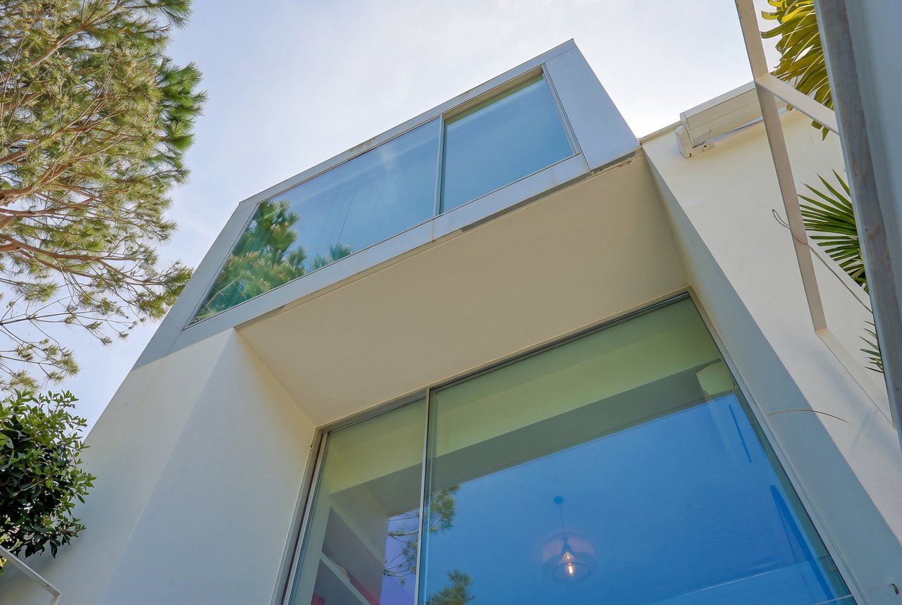 “The Green Villa” – Elegant Luxury Villa with Pool in Carnaxide, Oeiras