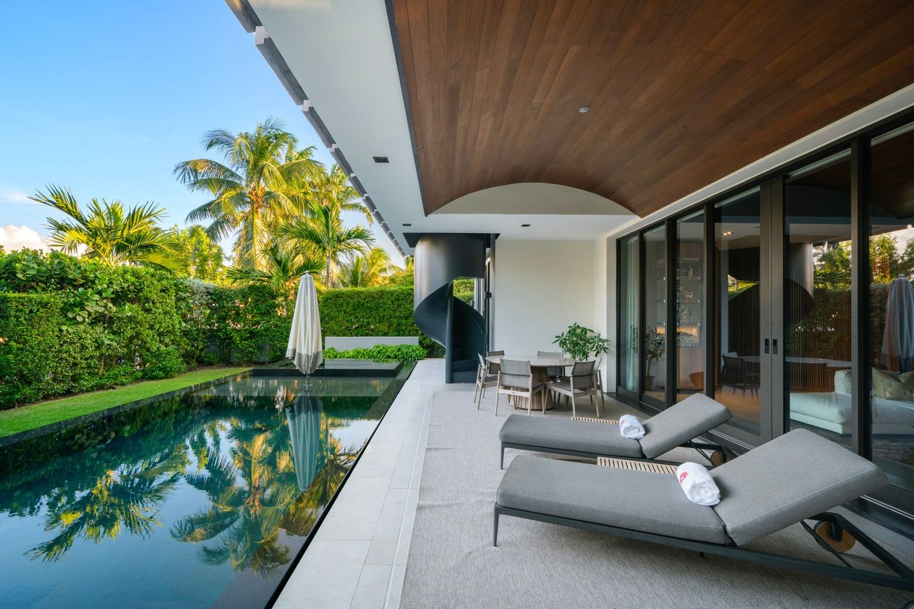 BISCAYNE POINT VILLA MOIRE