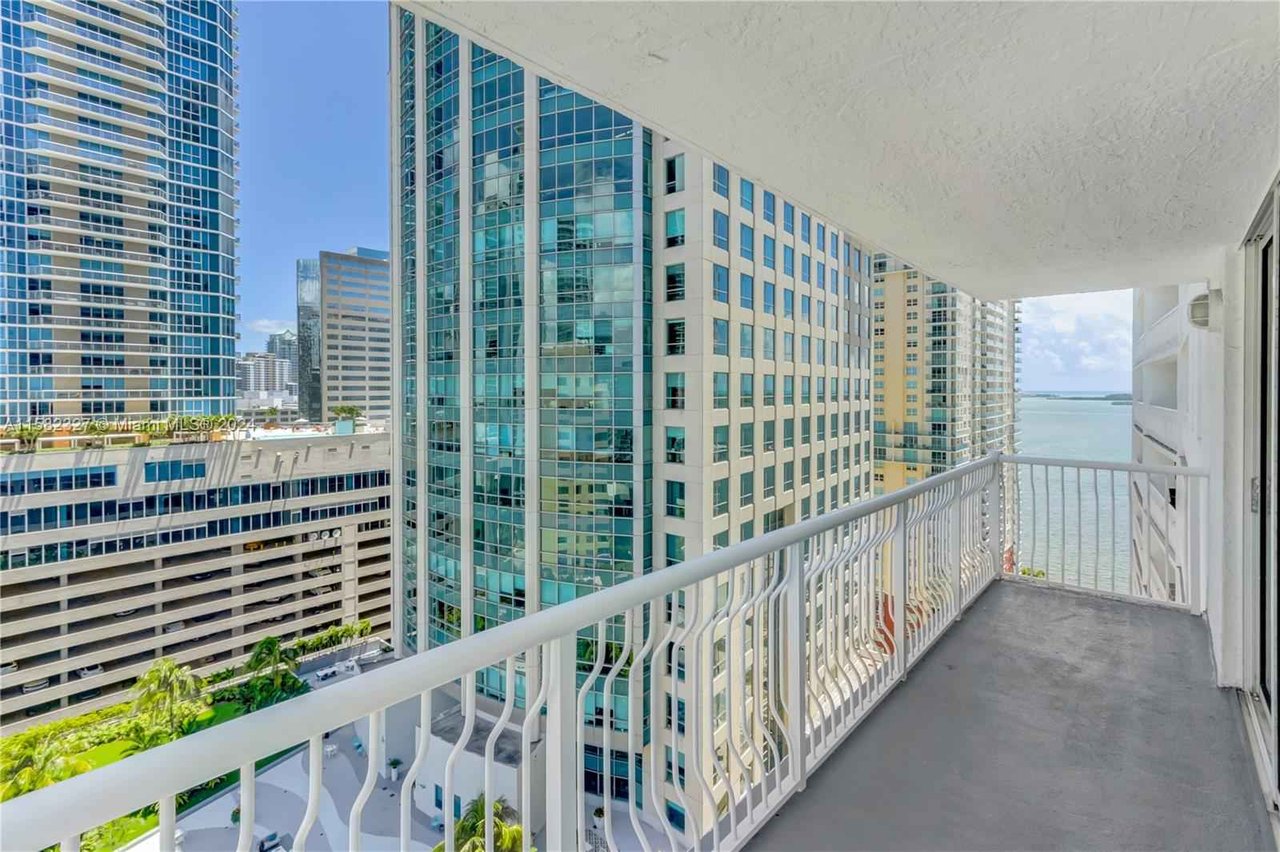 1200 Brickell Bay Dr Unit 2424