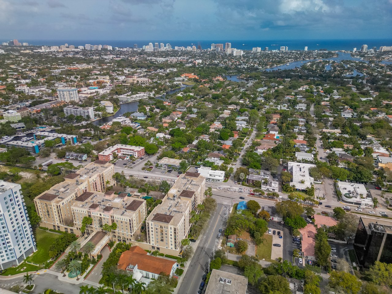 Las Olas by the River