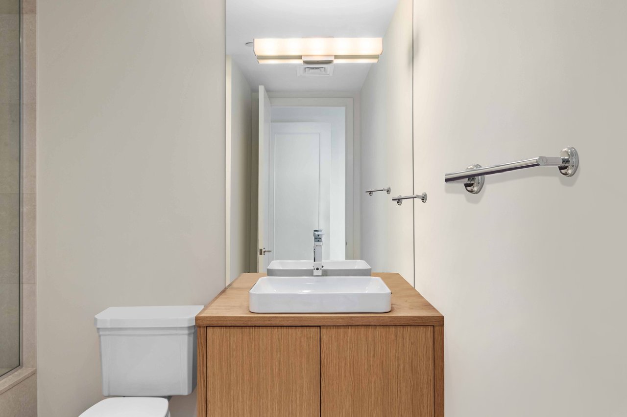 200 Congress Ave #18AE