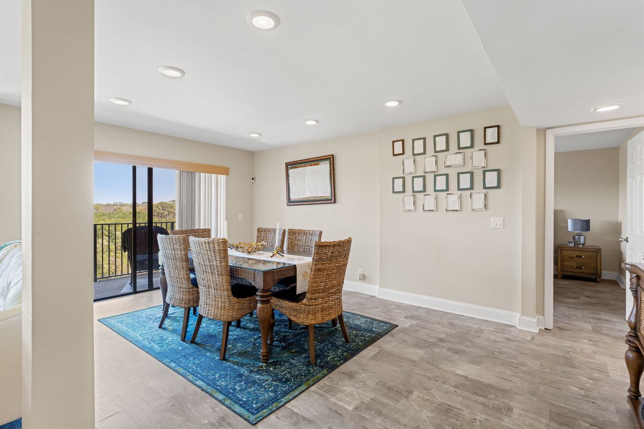 Upgraded 2-Bed Condo in Tarpon Springs with Scenic Views