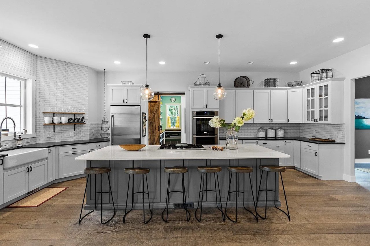 805 Hidden Acres Ln