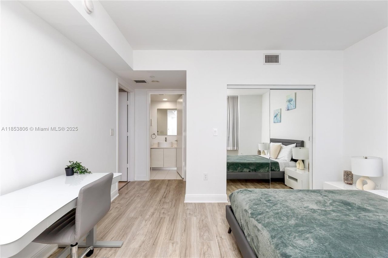 2600 E Hallandale Beach Blvd #2702