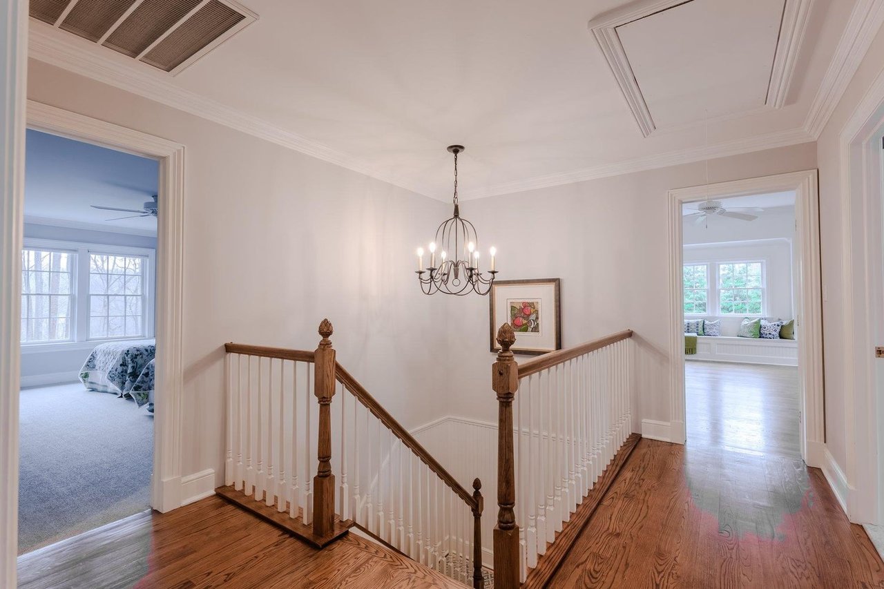 51 Lloyd Ln