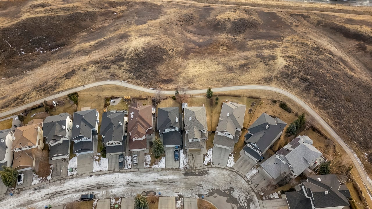 98 Tuscany Ravine Close NW