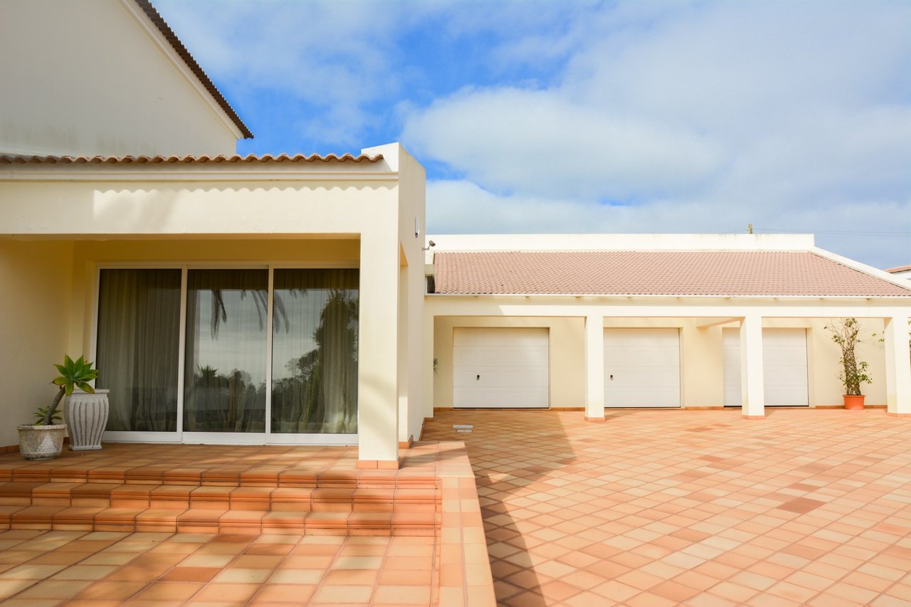 Luxury 4-Bedroom Villa with Indoor Pool – São Miguel, Azores