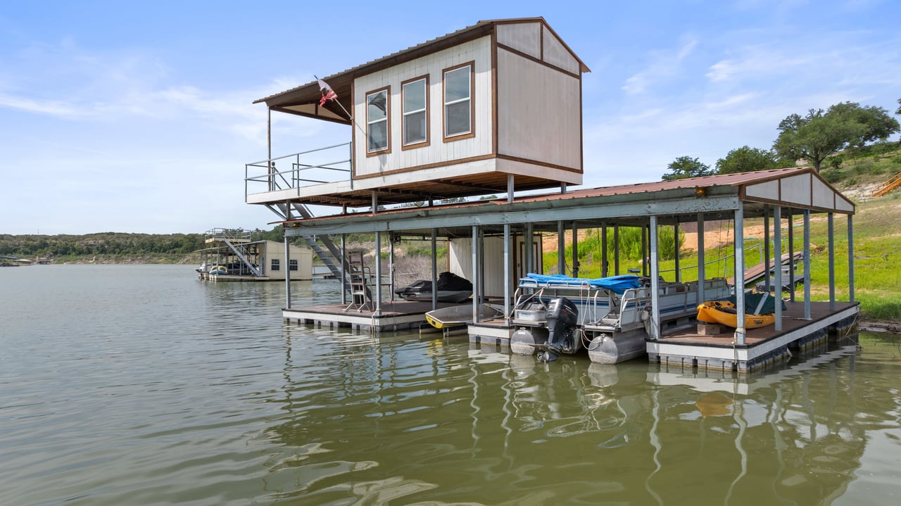 907 Lake Shore Dr.