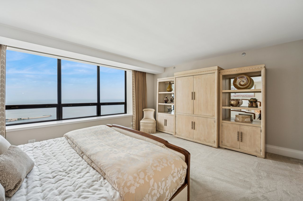 180 E Pearson Street Unit: 5603