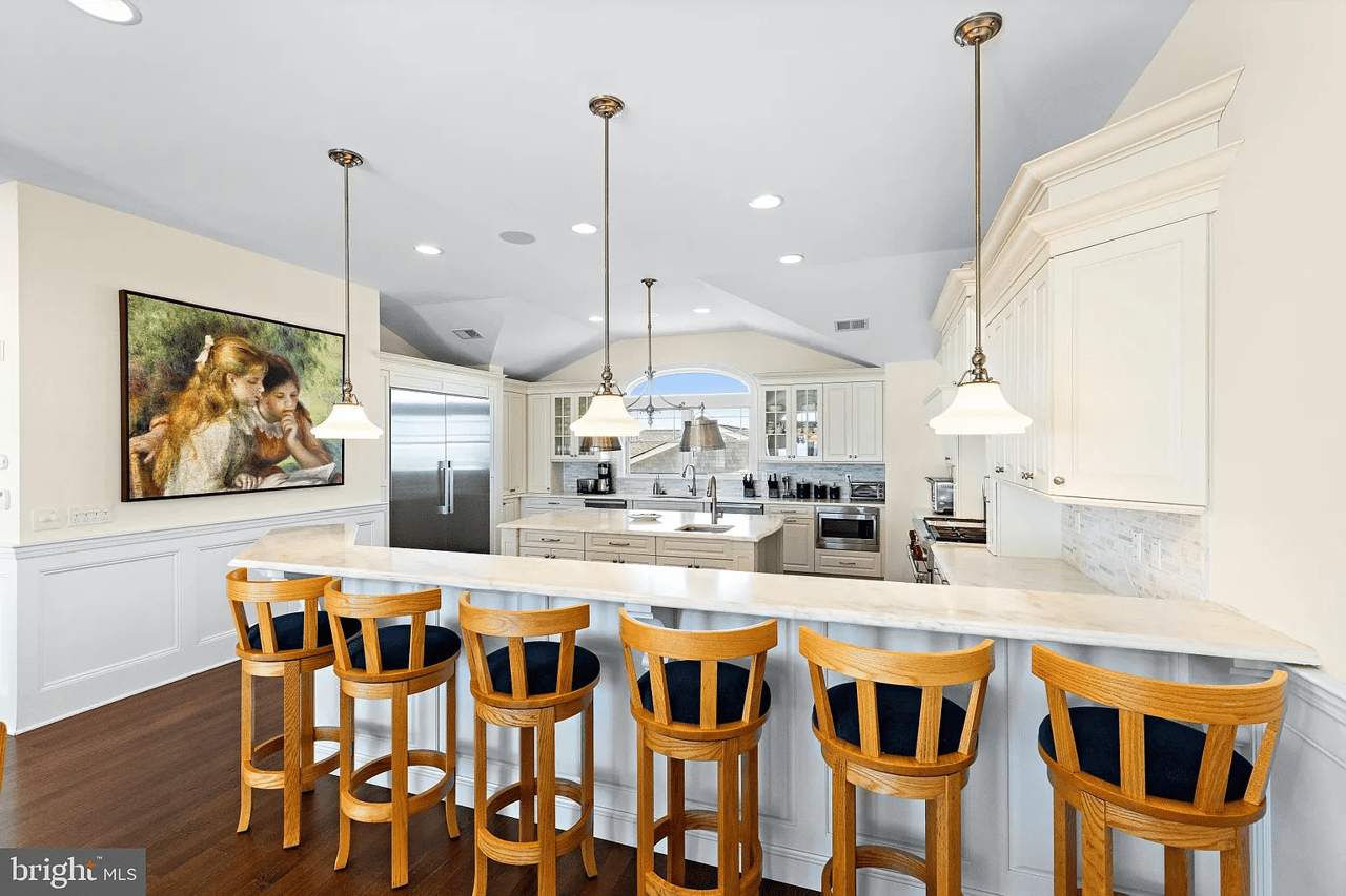 1095 Long Beach Blvd #B