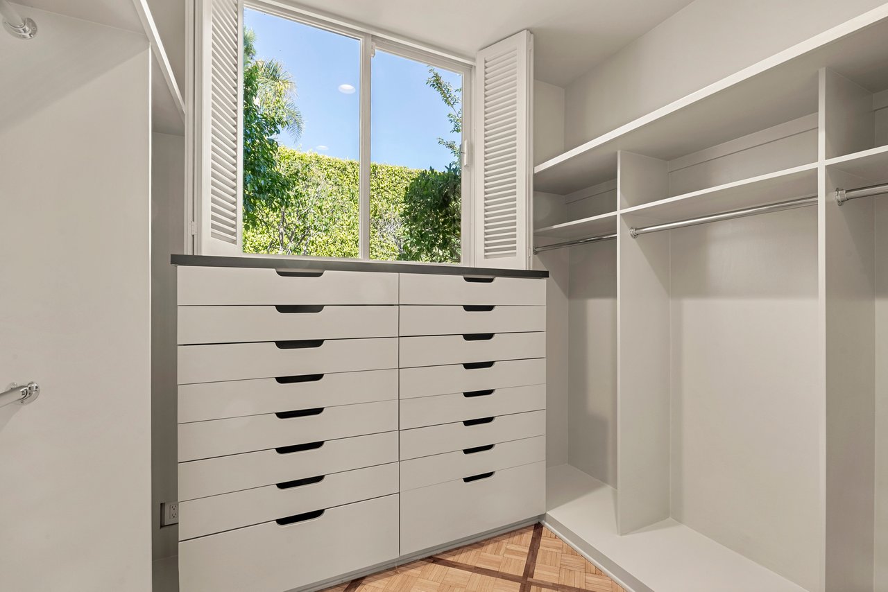 9032 Thrasher Ave, sunset strip