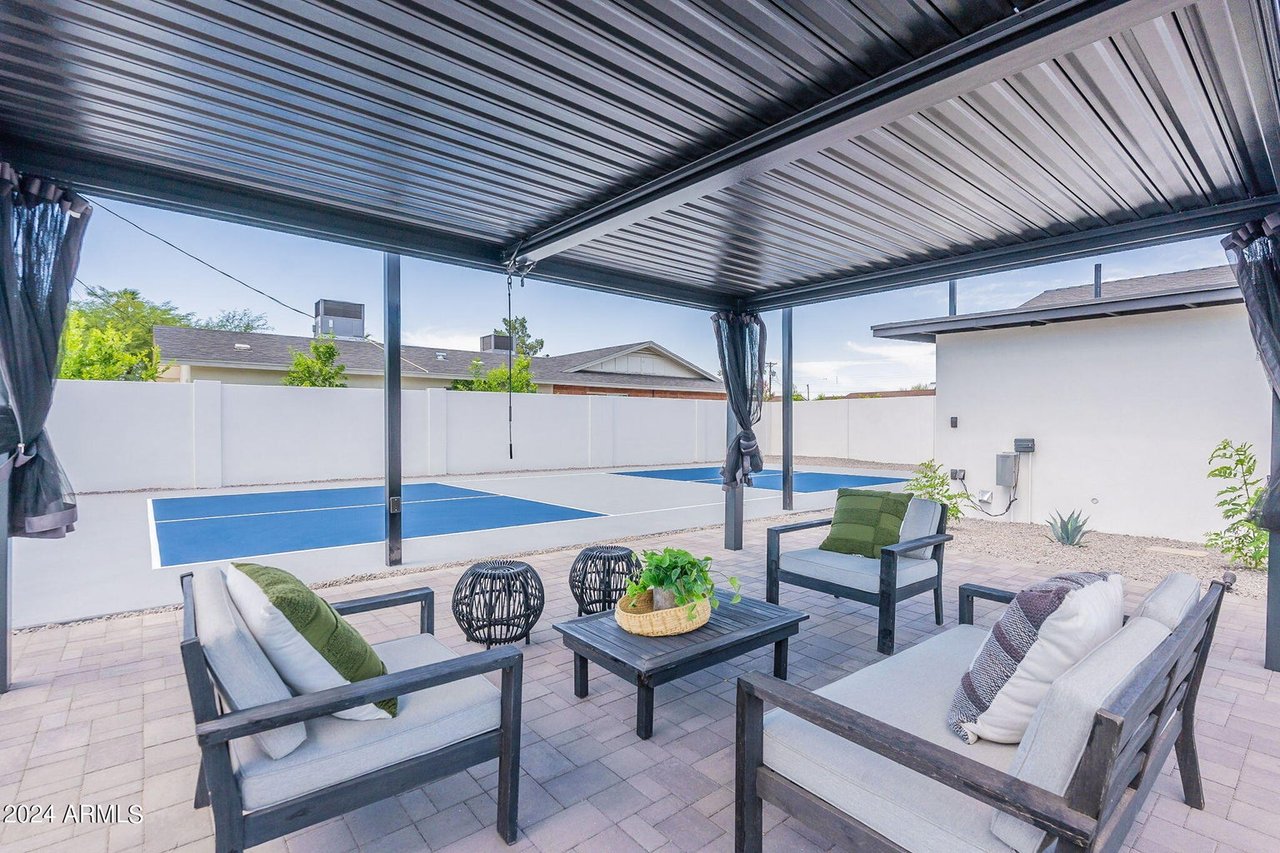 3016 N 84TH Place
