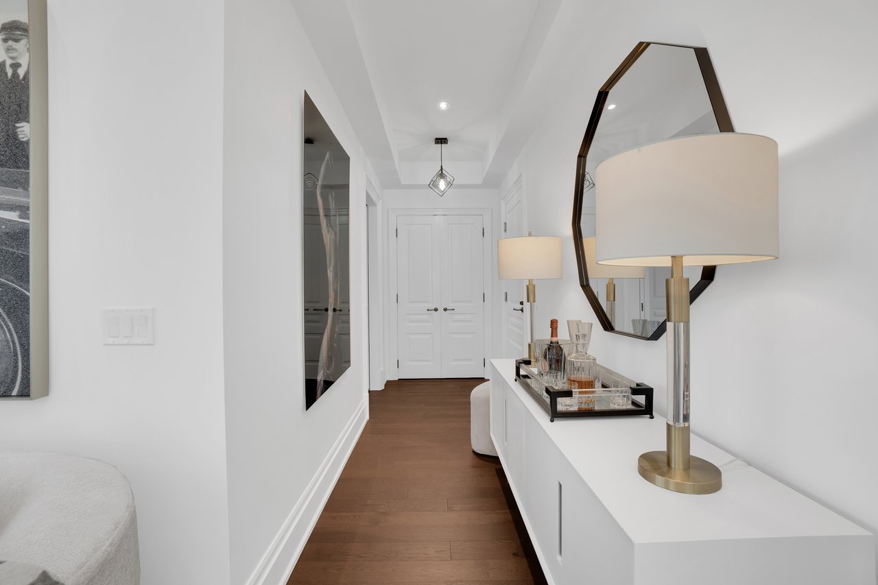 4 The Kingsway #404, Toronto Ontario