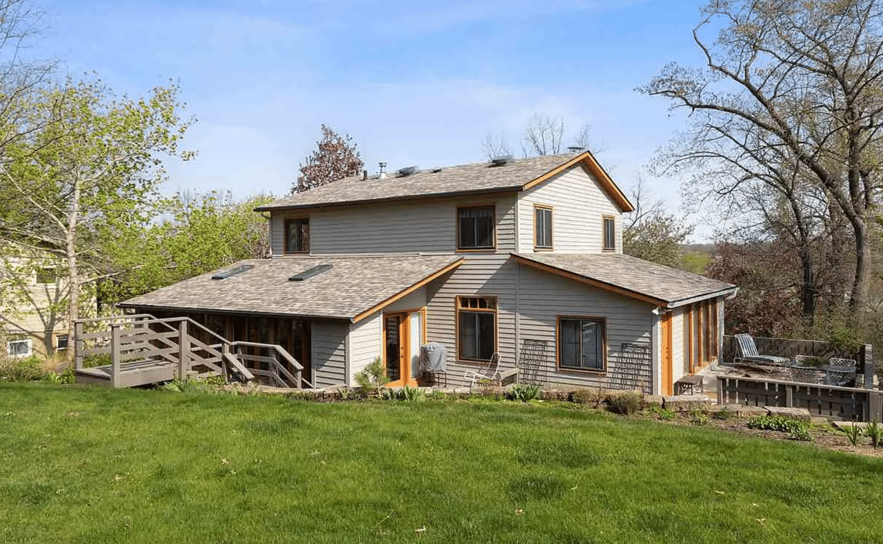 145 Oakridge Ave
